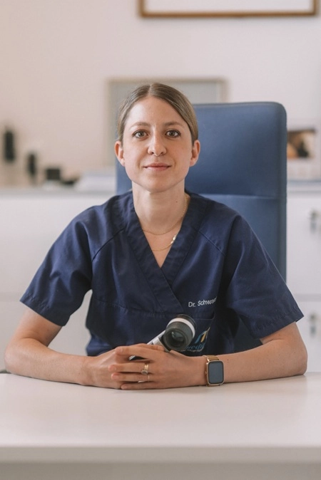 Dr. Lisa Schwarzbauer, Fachärztin für Dermatologie bei Derma-Wien